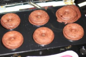 My PCOS Kitchen - Low Carb Mini Chocolate Donuts - Keto, gluten-free, sugar-free and dairy-free donuts perfect for Valentine's day!