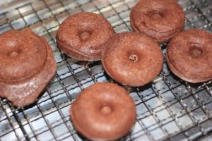 My PCOS Kitchen - Low Carb Mini Chocolate Donuts - Keto, gluten-free, sugar-free and dairy-free donuts perfect for Valentine's day!