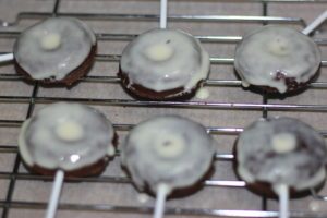 My PCOS Kitchen - Low Carb Mini Chocolate Donuts - Keto, gluten-free, sugar-free and dairy-free donuts perfect for Valentine's day!