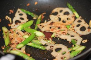 My PCOS Kitchen - Paleo Beef & Asparagus Stir-Fry with Lotus Root - A low carb, gluten-free, sugar-free and soy free Japanese stir-fry!