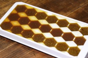 My PCOS Kitchen - Keto Paleo Bone Broth - A simple flavourful bone broth made in a Dutch Oven.