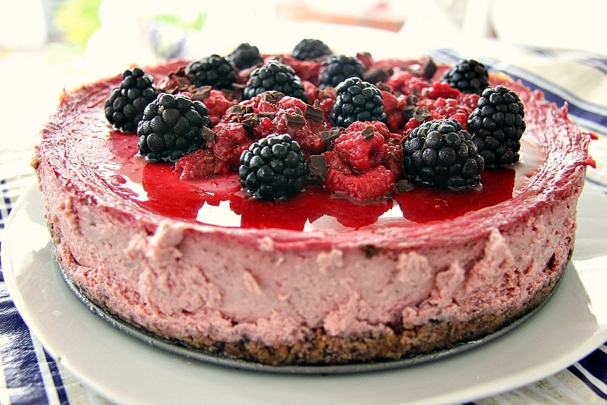 20+ Sugar Free Cheesecake Recipes - My PCOS Kitchen - Delicious Low Carb Cheesecake Recipes that have NO sugar and are all gluten-free! Raspberry Cheesecake with Hazelnut Crust - Divalicious Recipes